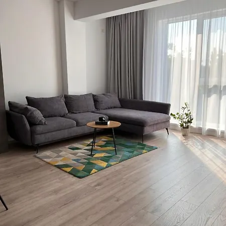 Bright & Modern 3 With Amenities *