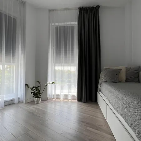 Bright & Modern 3 With Amenities *