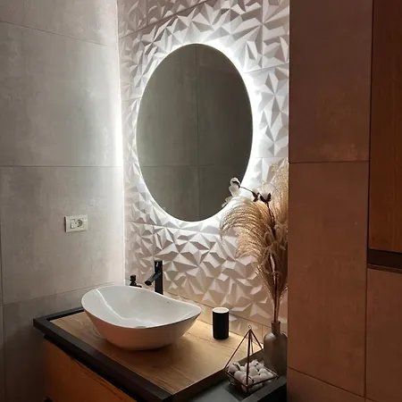 Bright & Modern 3 With Amenities דירה