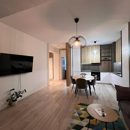 Bright & Modern 3 With Amenities דירה